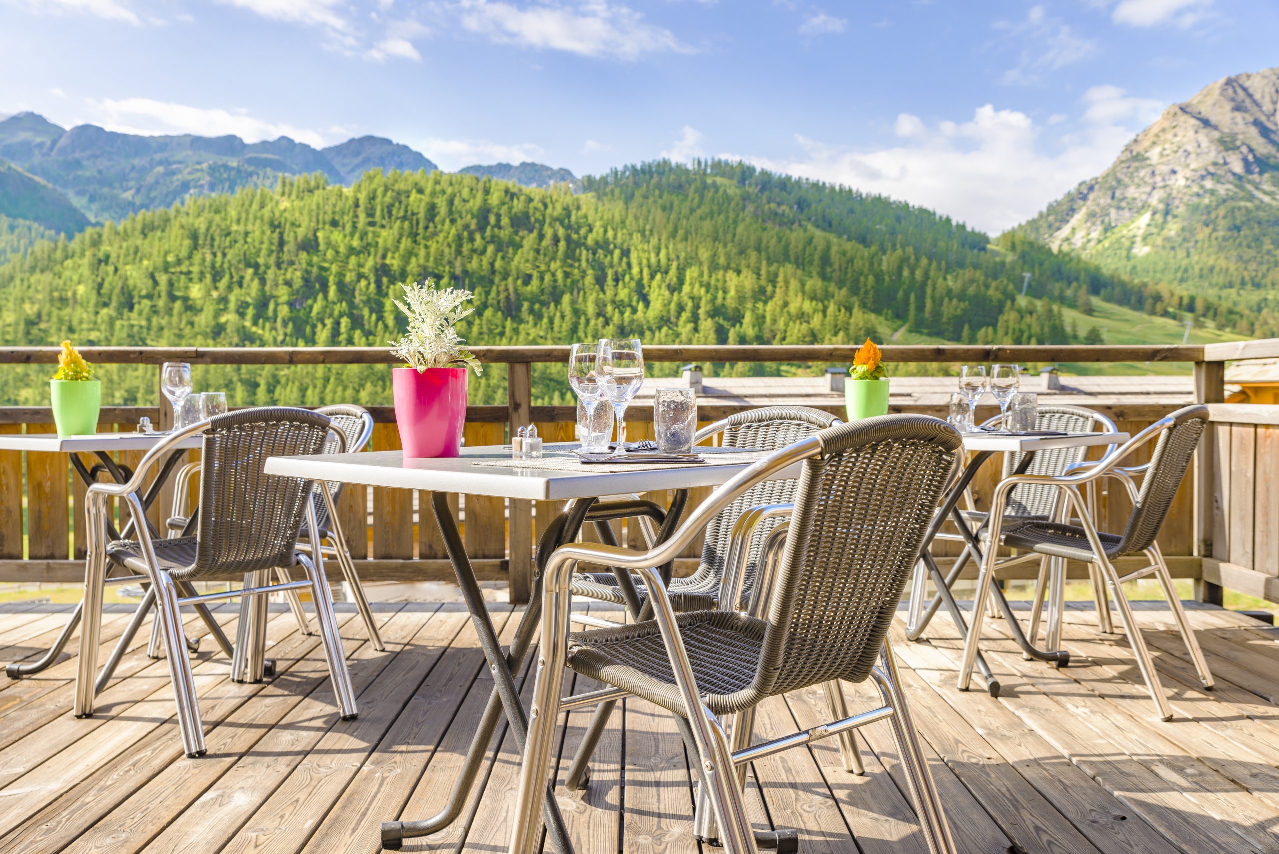 Restaurant & Bar | 1607 05 27 exterieur anova hd scaled 1607 05 27 exterieur anova hd scaled